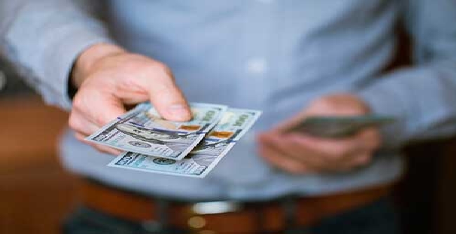 utiliza dinero en efectivo